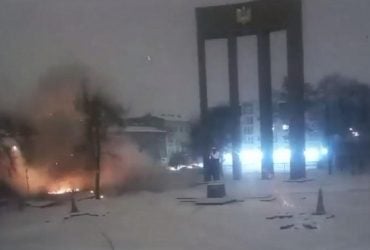 Російський дрон вдарив у дитячий майданчик у центрі Львова (відео)