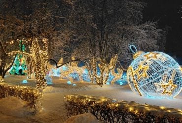 Парк вогнів на ВДНГ під снігом