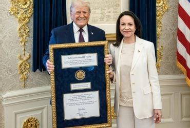 Трамп прийняв Нобелівську премію миру від опозиціонерки з Венесуели