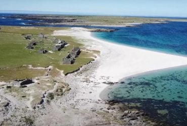 Біля Європи є покинуті острови з незайманими пляжами і природними чудесами