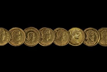 Вартують цілий статок: вчені виявили золоті монети із зображенням незаконного імператора