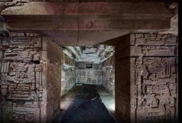 В Мексике нашли роскошно украшенную гробницу народа облаков