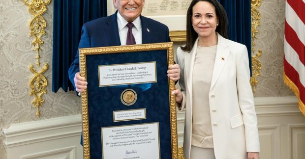 президент США прийняв Нобелівську премію миру від Мачадо