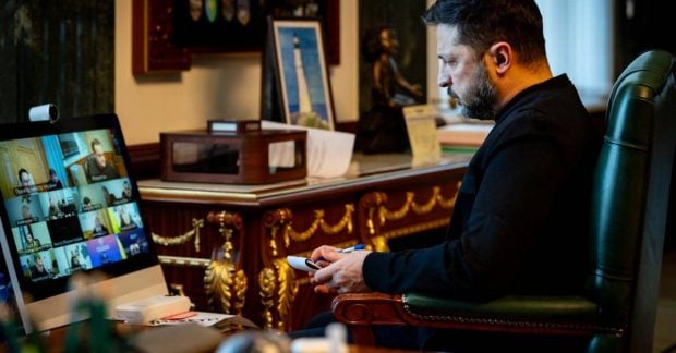 Зеленський доручив терміново прискорити збільшення імпорту електрики