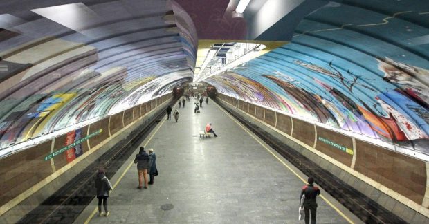 порушена робота зеленої гілки метро, є постраждалі і загиблий