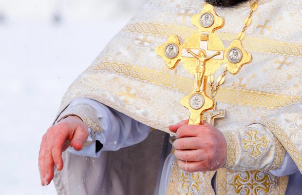 З Водохрещею 2026: красиві листівки та привітання, які викличуть посмішку