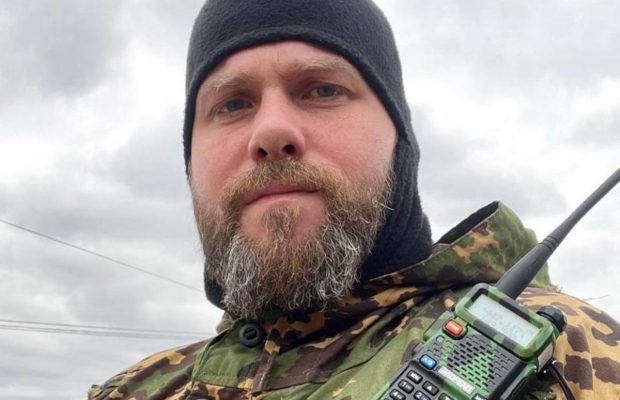 Известный актер-воин впервые показал лицо 3-месячного сына (фото)