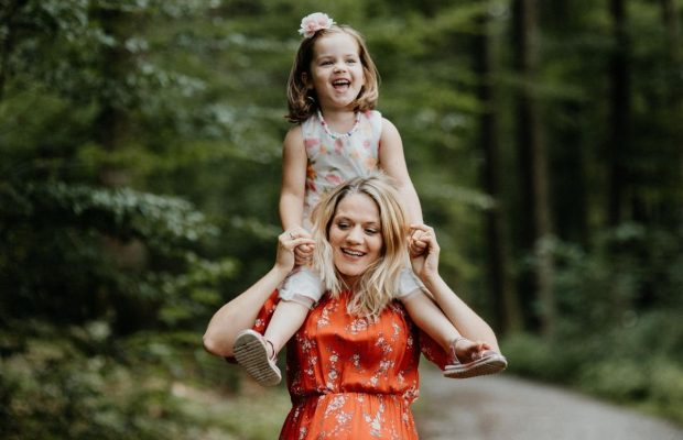 День доньки 2026: дата в Україні та зворушливі привітання зі святом