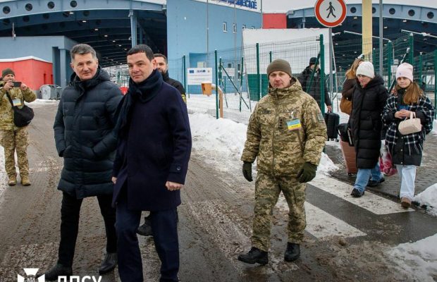 В пункте пропуска "Ужгород" на границе со Словакией открыли пешеходную полосу движения