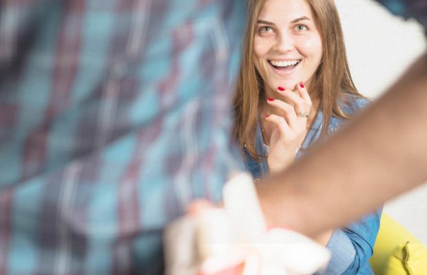 Что подарить Водолею, чтобы угадать на 100%: идеи для него и нее