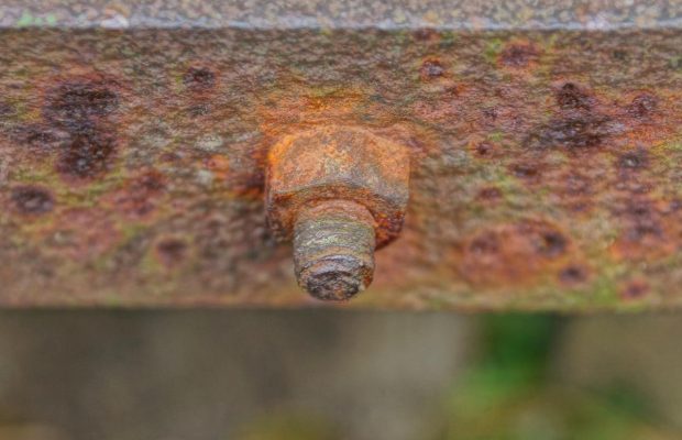 Як відкрутити іржавий болт і не зламати його: покрокова інструкція від експерта