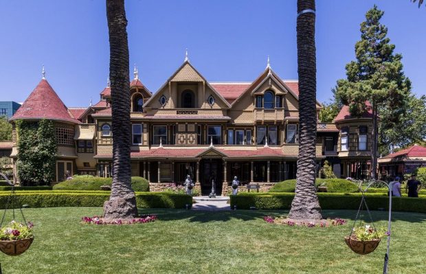 В Калифорнии есть огромное поместье, в котором "живут" тысячи призраков: в чем его тайна