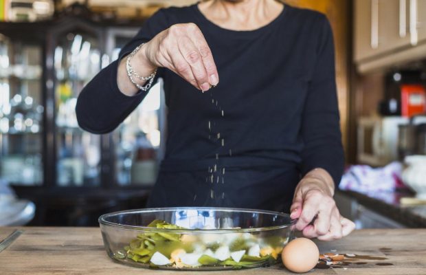 Какие блюда солят в начале, а какие - в конце: большинство хозяек этого не знает