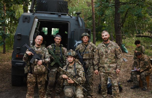 Три дня между жизнью и смертью – реальная история, ставшая сериалом "Живой": как снимали военную драму на 2+2