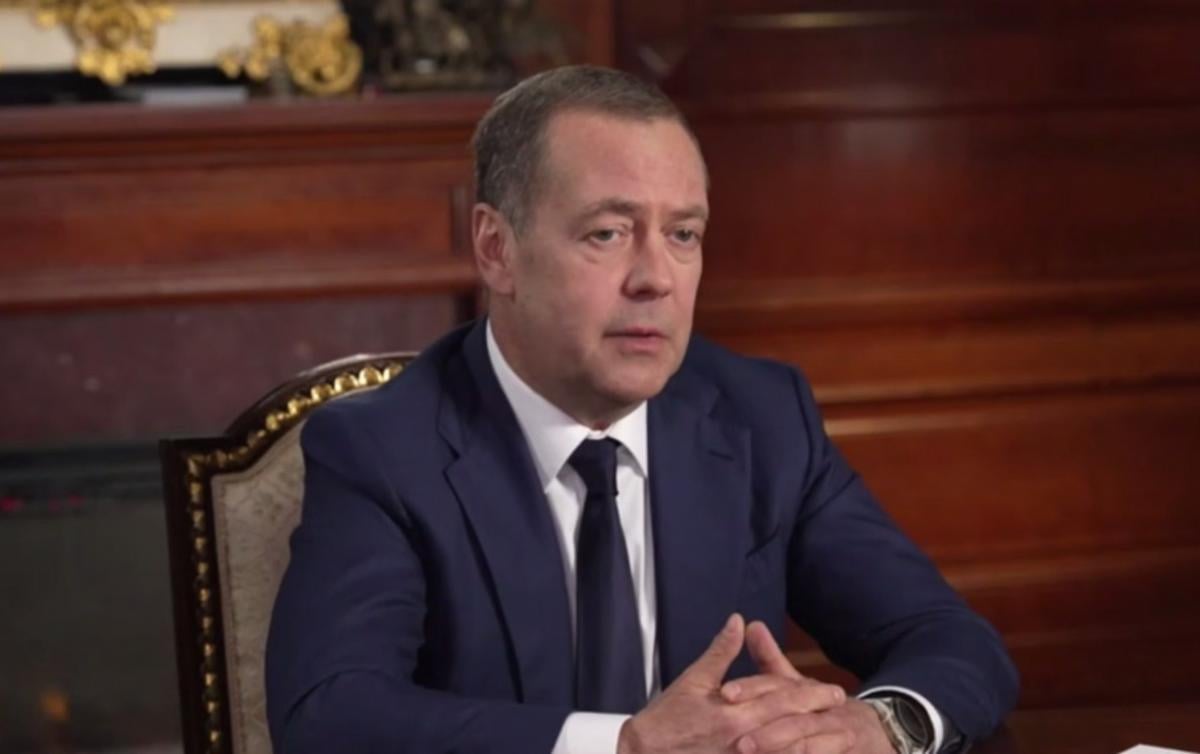 Медведев выдвинул три требования России для мира с Украиной: чего хочет Кремль Медведев выдвинул три требования России для мира с Украиной: чего хочет Кремль