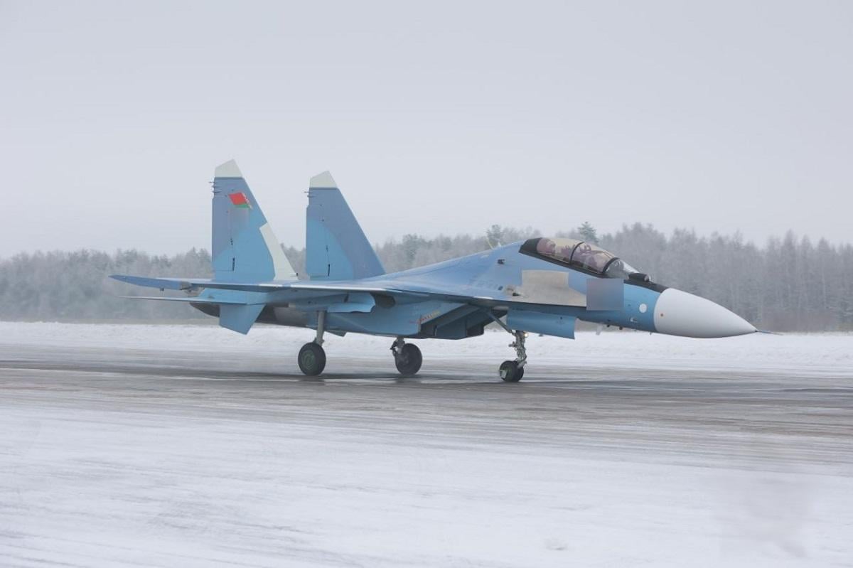 Беларусь получила новую партию одних из самых мощных российских истребителей (фото)