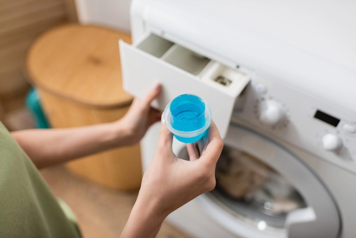 Чи варто кидати ковпачок мийного засобу в барабан: експертка застерегла від помилки Чи варто кидати ковпачок мийного засобу в барабан: експертка застерегла від помилки