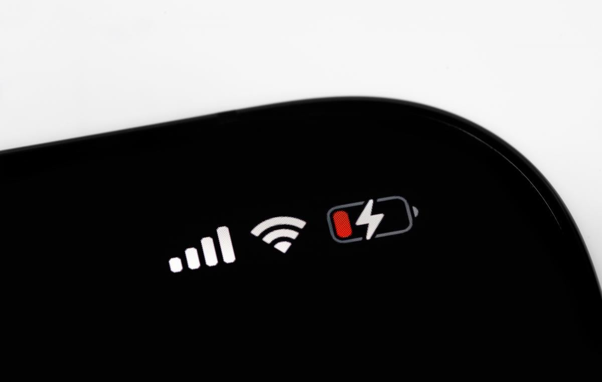 Почему ваш iPhone разряжается к обеду и как простая настройка решает проблему