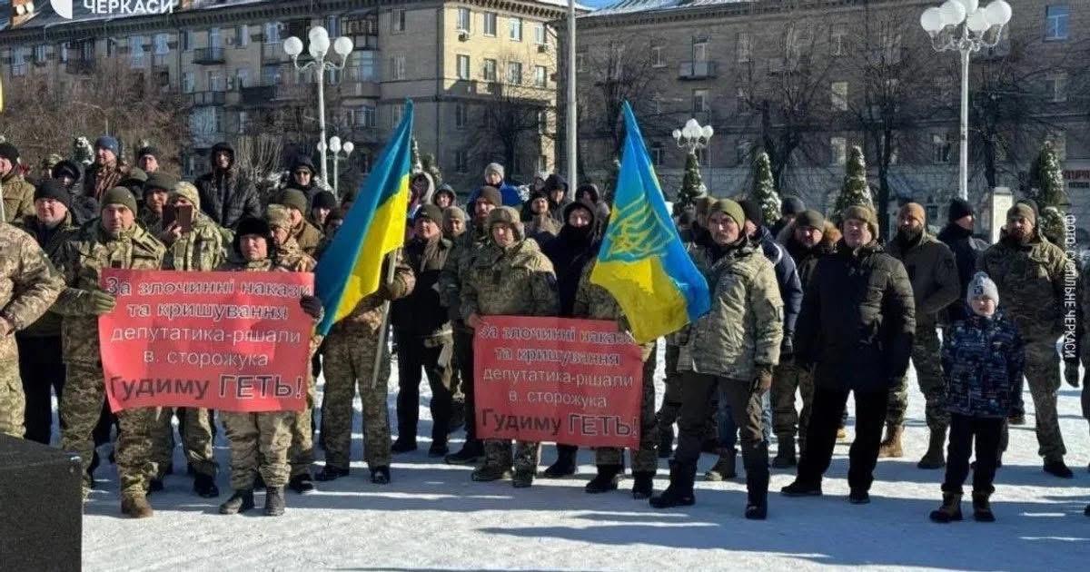 Стрельба в Черкасской области: министра МВД Клименко призывают дать ответы, а не 'стандартную отмазку' Стрельба в Черкасской области: министра МВД Клименко призывают дать ответы, а не 'стандартную отмазку'