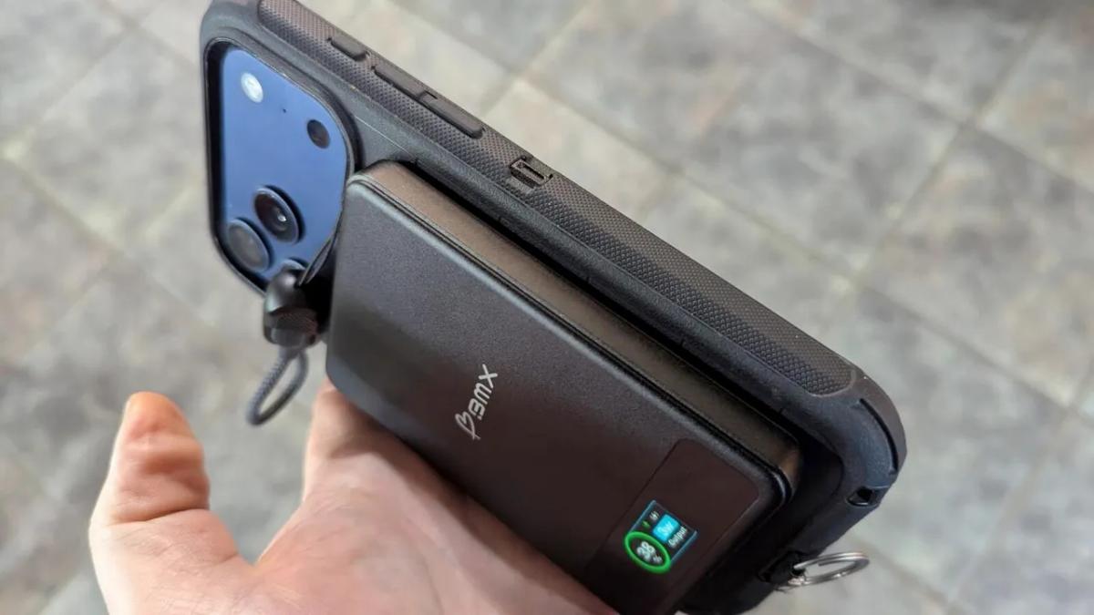 Краще за літій-іонні у всьому: чому смартфони досі не перейшли на твердотільні батареї