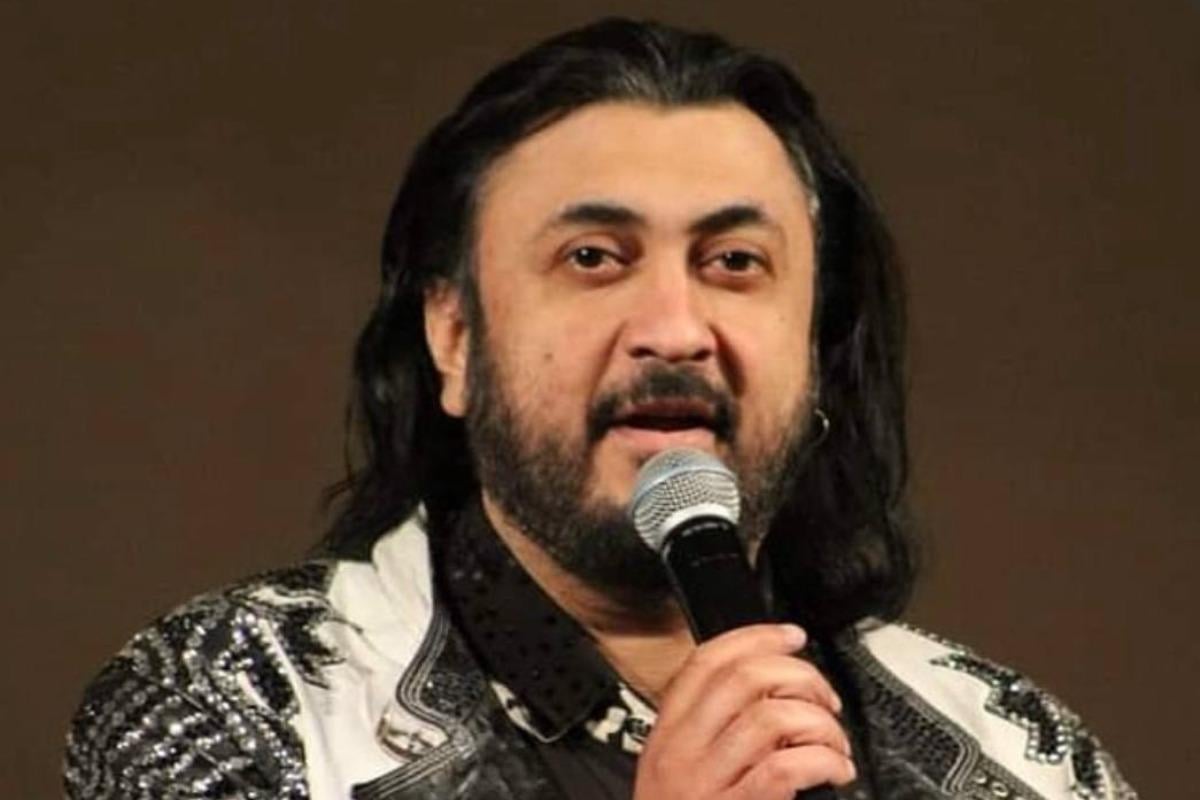 Известного певца заподозрили в схеме выезда мужчин за границу: он эмоционально отреагировал Известного певца заподозрили в схеме выезда мужчин за границу: он эмоционально отреагировал