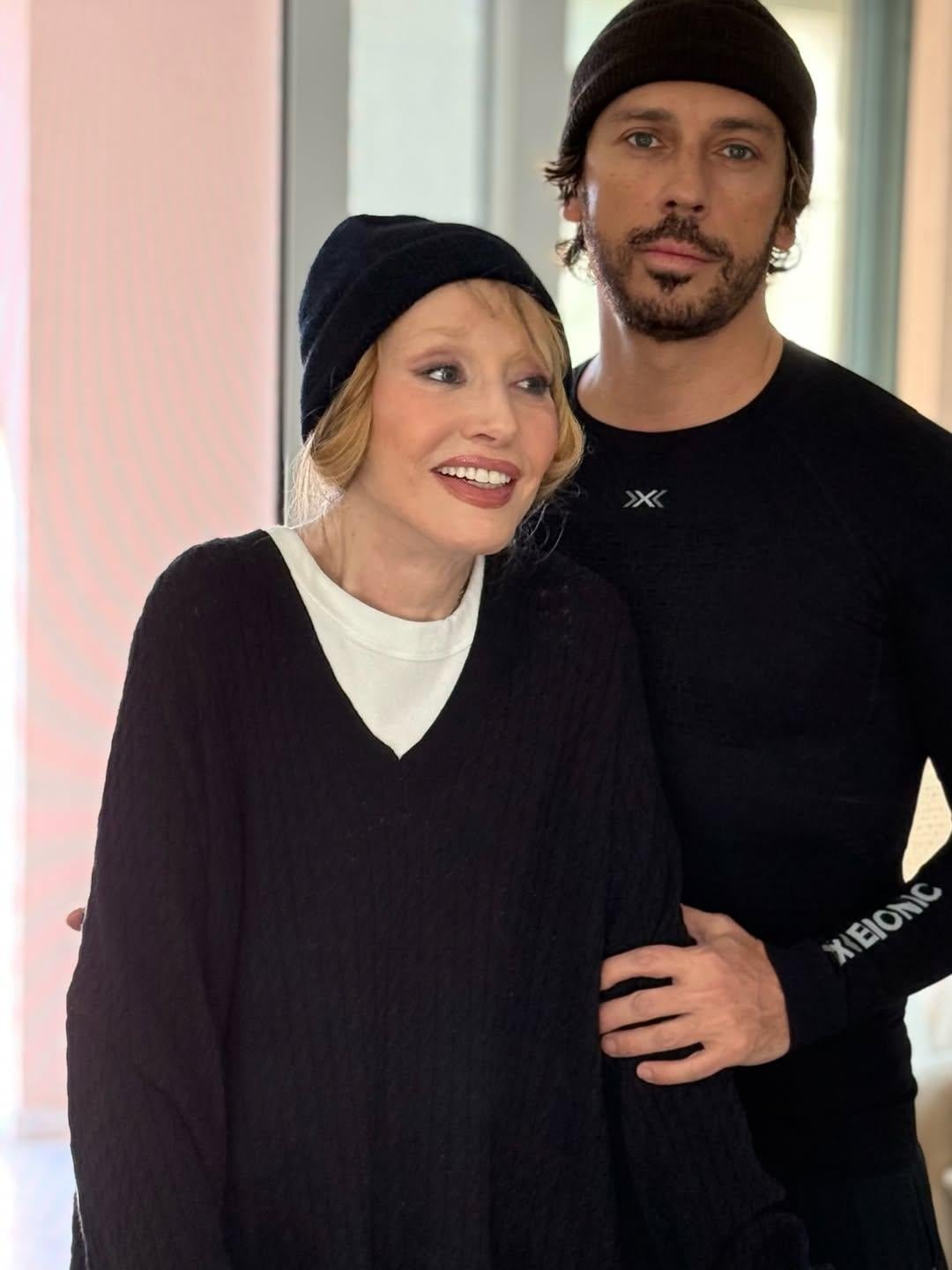 Галкин впервые за долгое время показался с 76-летней Пугачевой: ее не узнать (фото)