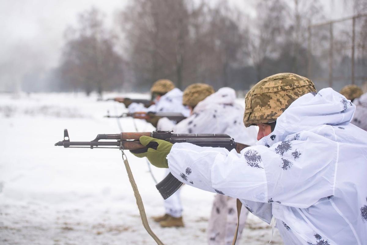 Ворог формує 'лещата оперативного оточення' на проблемній ділянці фронту, - аналітик