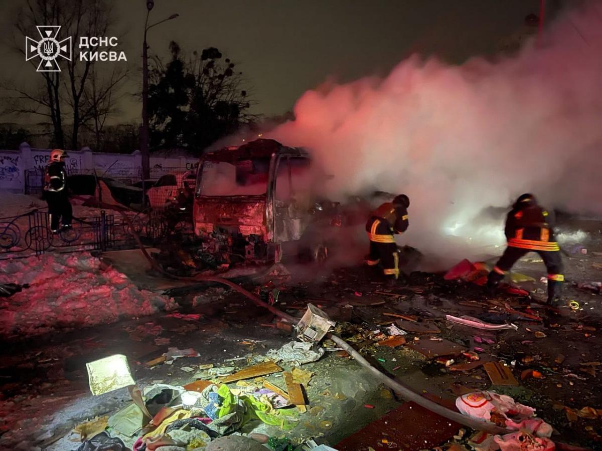 Удар РФ по Киеву: есть раненые, повреждены жилые дома и детсад (фото, видео)