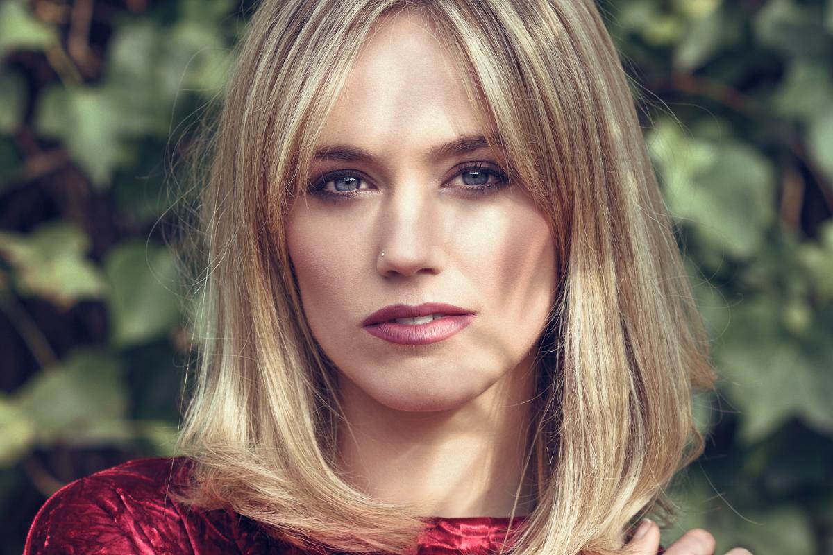 омолоджуючі жіночі короткі стрижки після 40 років