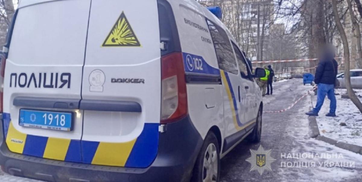 В Одессе во дворе дома взорвалась машина, погиб молодой человек