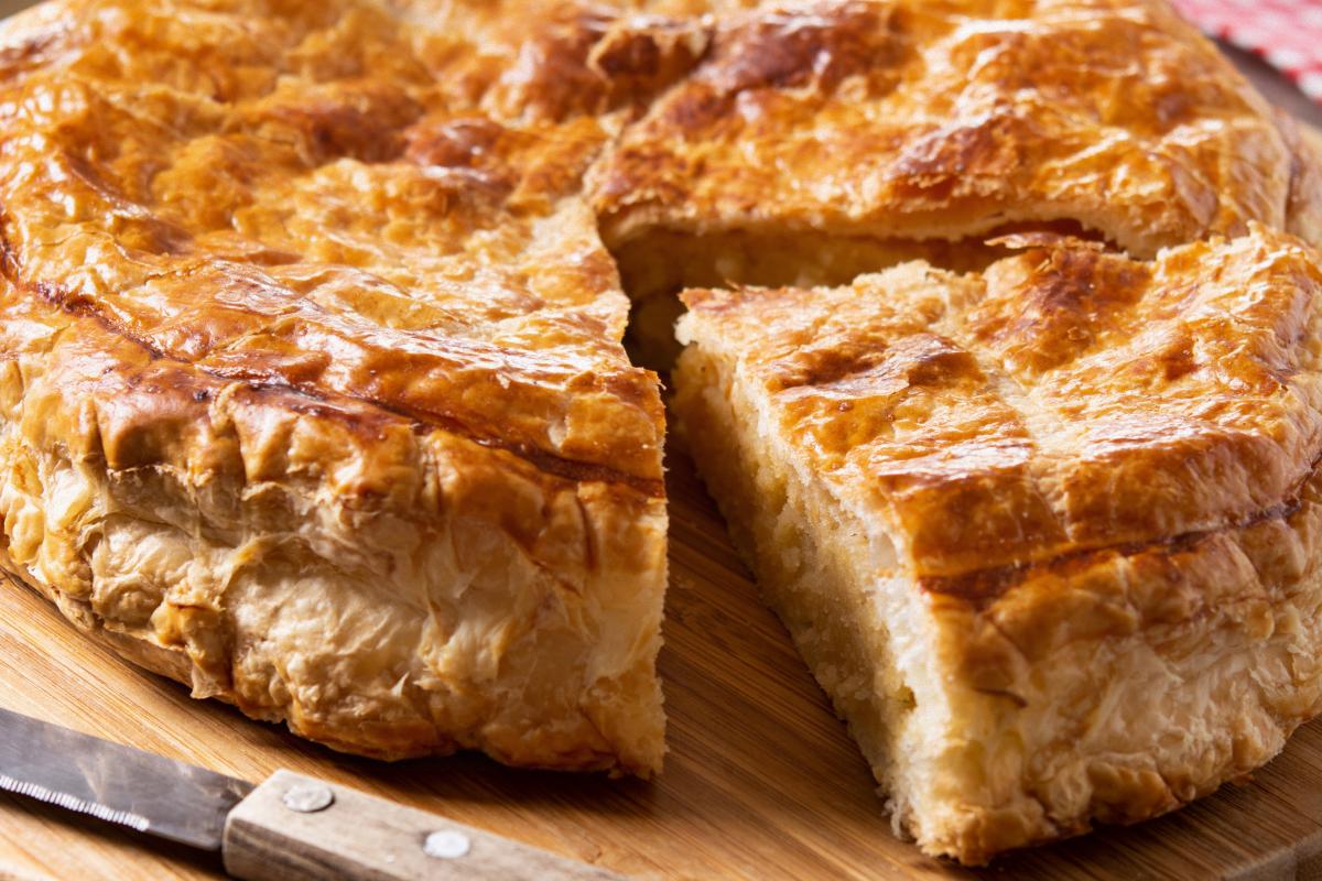 Заливний пиріг з мойвою