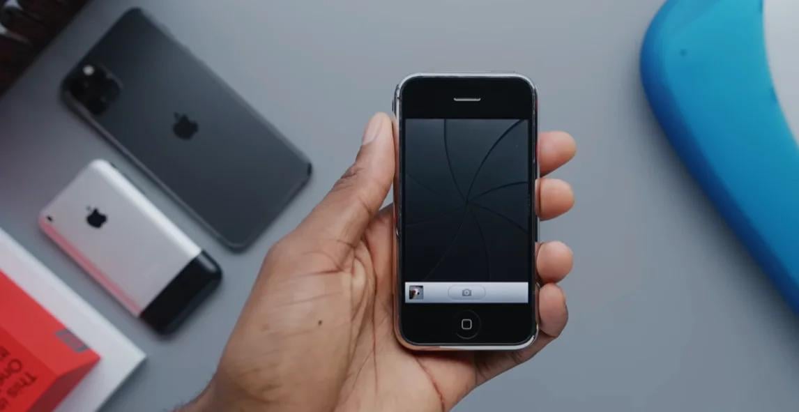 Оригинальный iPhone включили впервые после почти 20 лет в коробке (видео)