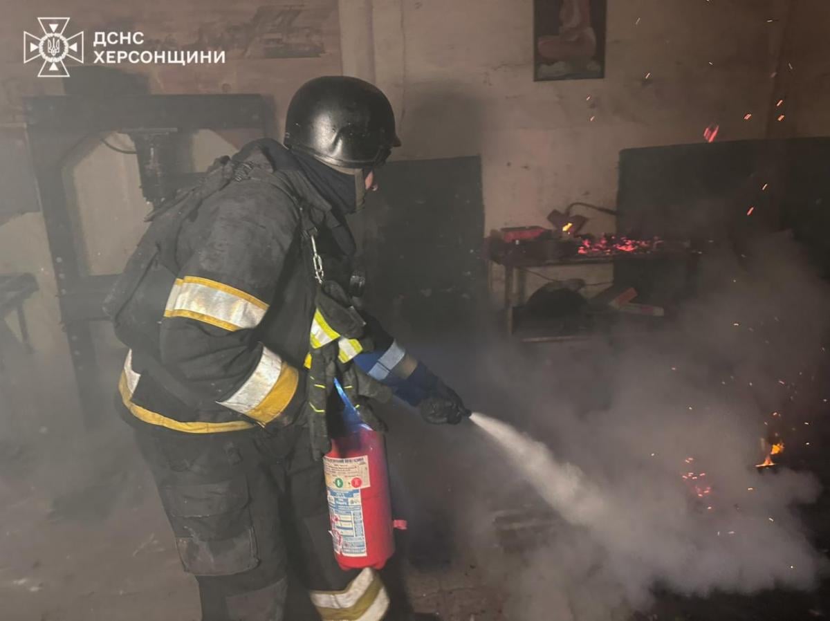 РФ массированно обстреляла Херсон: в городе возникли масштабные пожары, есть много раненых