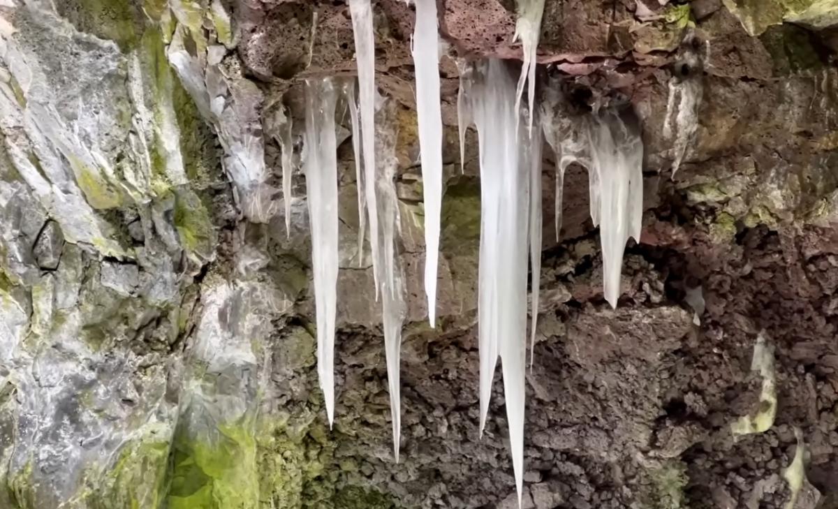 Льодяна печера посеред спекотної пустелі США не тане вже 3 тис. років: у чому її феномен