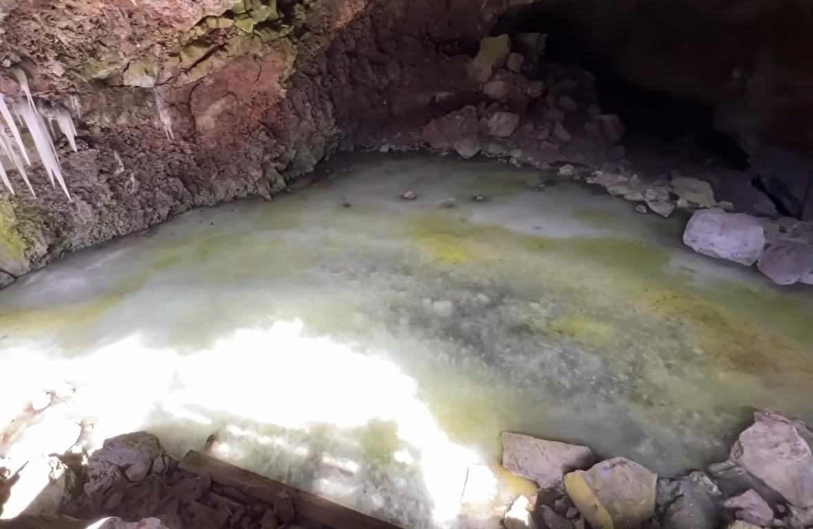 Льодяна печера посеред спекотної пустелі США не тане вже 3 тис. років: у чому її феномен