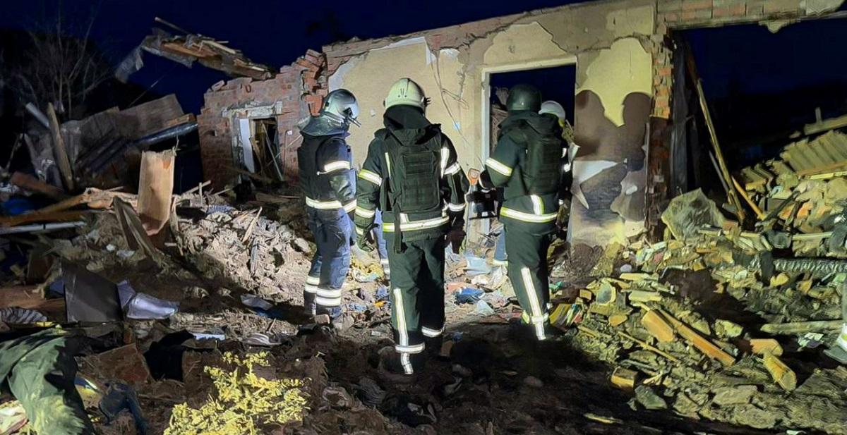 Оккупанты ударили дронами по Богодухову и убили мать с ребенком, есть раненые (фото)