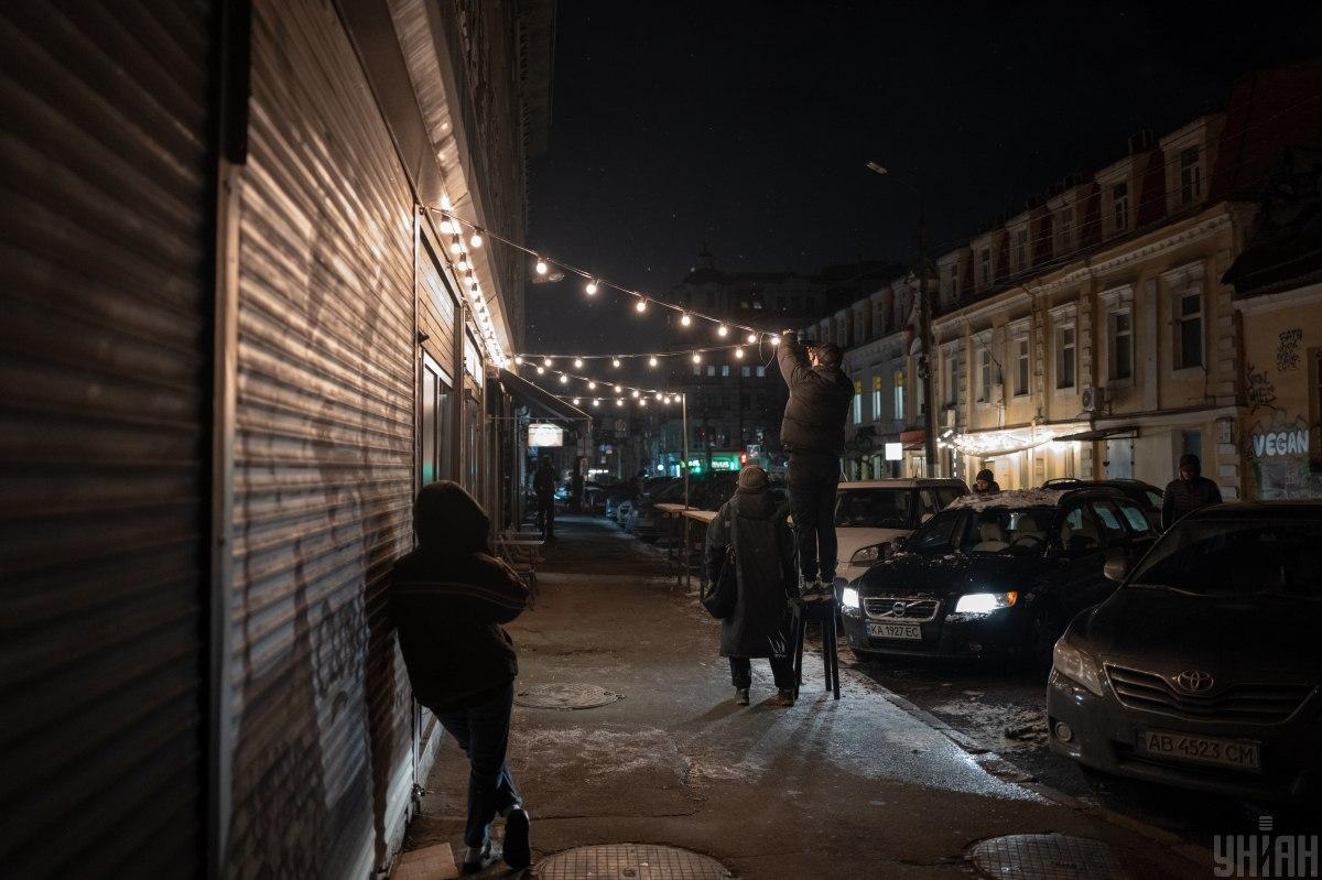 Графіки відключення світла на 17 лютого: коли не буде електроенергії в середу