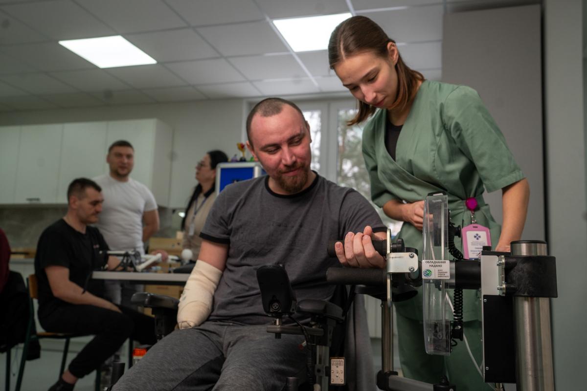 Міська лікарня в Ужгороді отримала сучасне реабілітаційне обладнання для відновлення пацієнтів із порушеннями опорно-рухового апарату