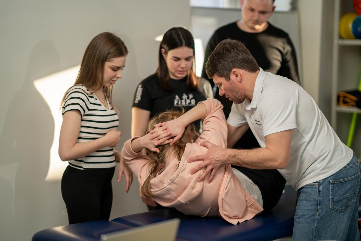 Міська лікарня в Ужгороді отримала сучасне реабілітаційне обладнання для відновлення пацієнтів із порушеннями опорно-рухового апарату