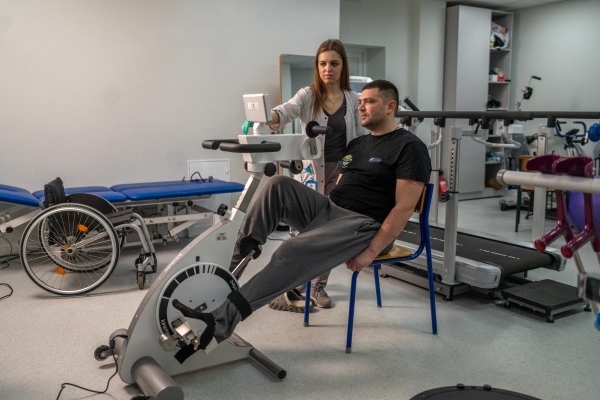 Міська лікарня в Ужгороді отримала сучасне реабілітаційне обладнання для відновлення пацієнтів із порушеннями опорно-рухового апарату