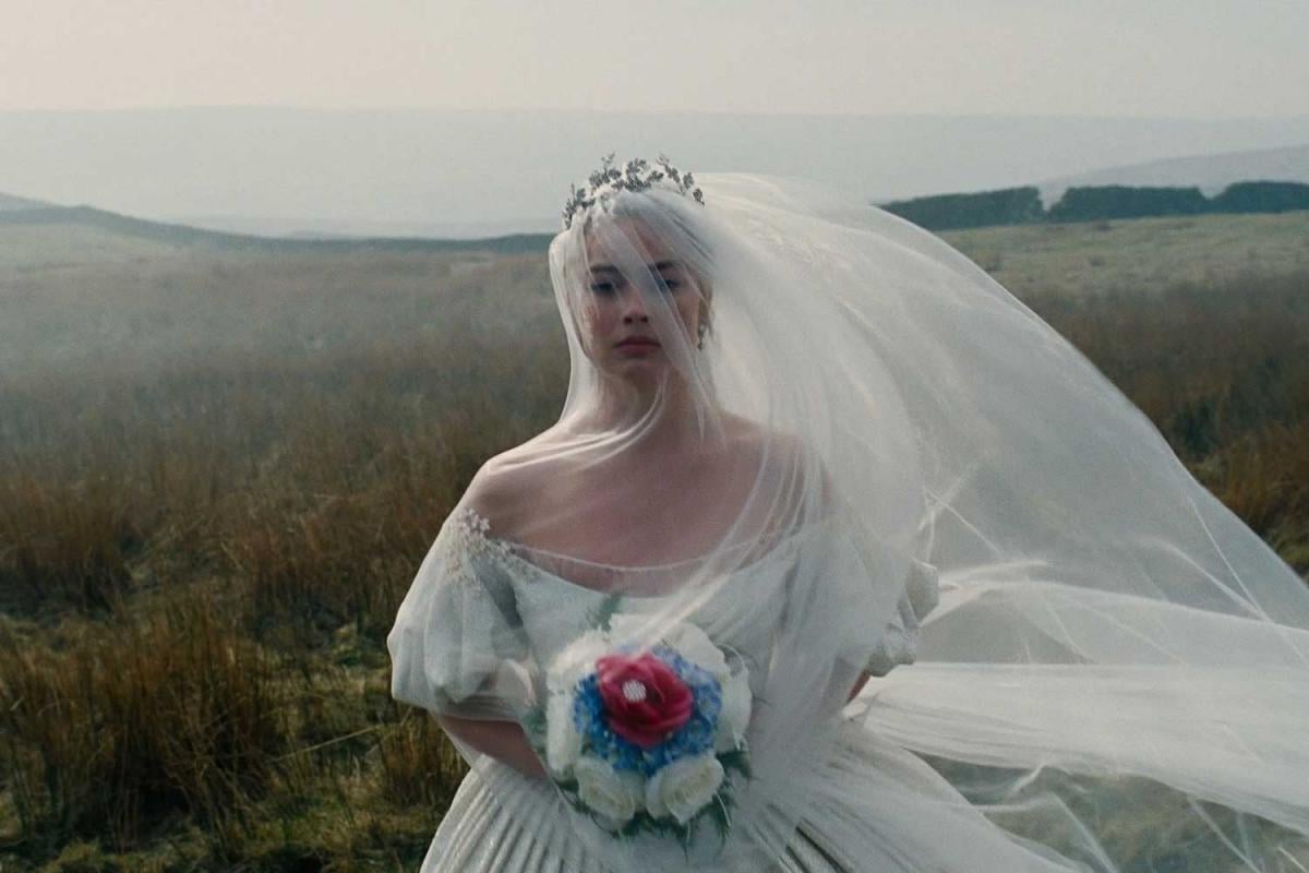 'Буремний перевал': огляд провокативної екранізації класики з Марго Роббі та Джейкобом Елорді