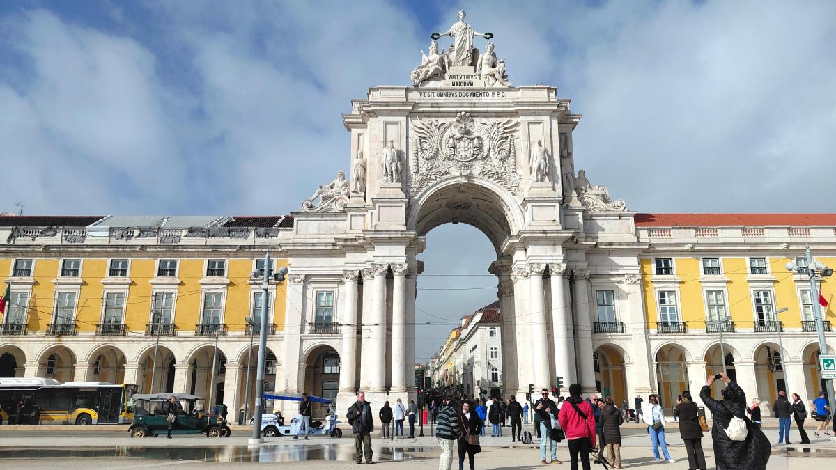 Португалія у лютому з курсом євро 52: плюси, мінуси, підводні камені