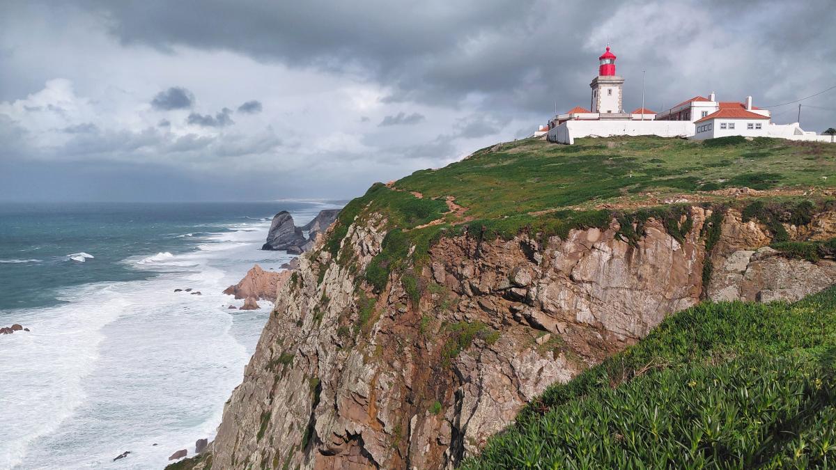 Португалія у лютому з курсом євро 52: плюси, мінуси, підводні камені