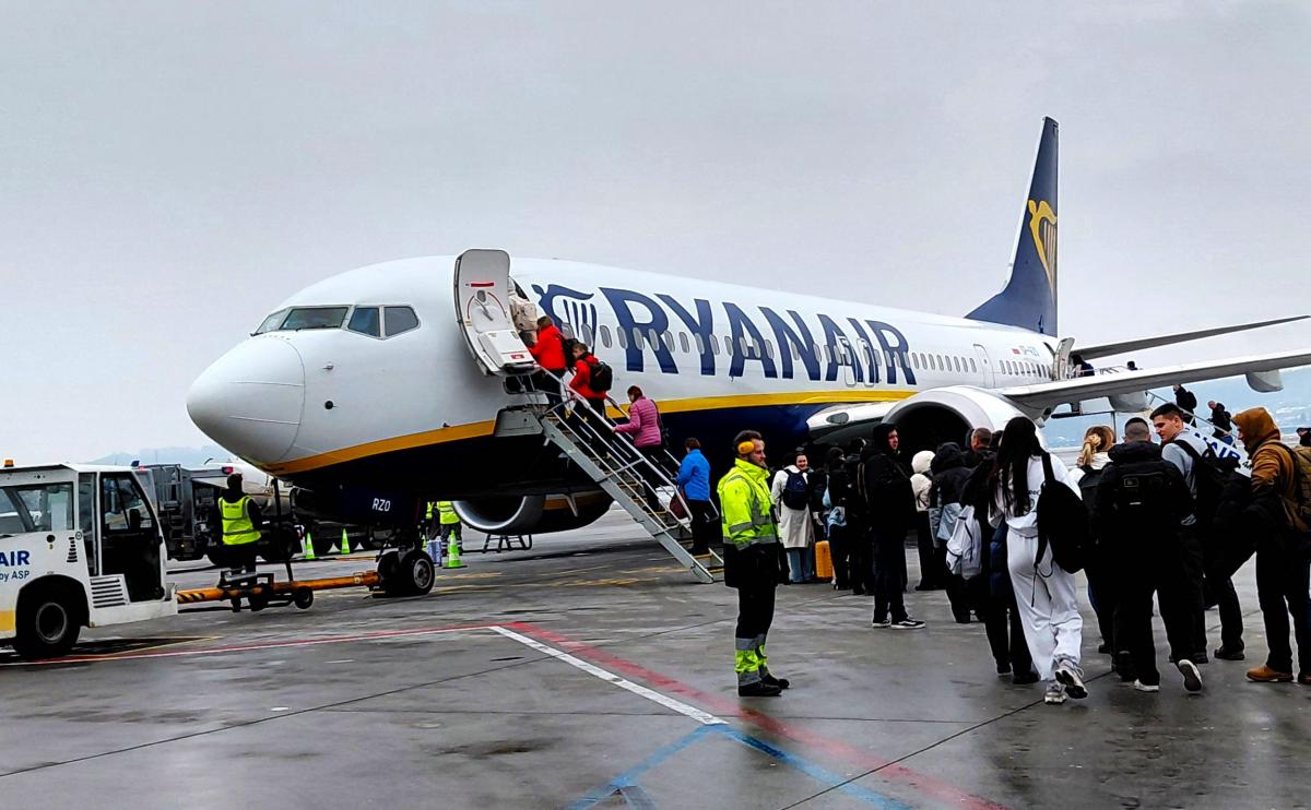 У Ryanair виступили із заявою щодо скасування рейсів на тлі паливної кризи