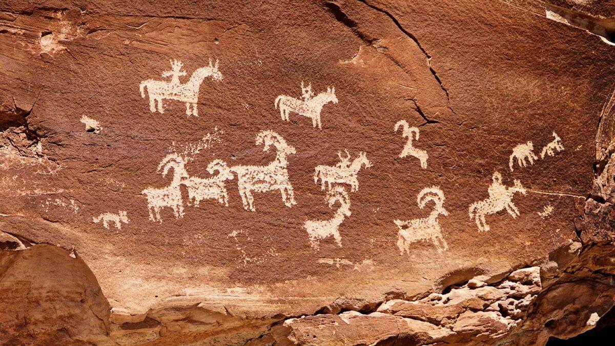 Хлопець вигулював собаку, а знайшов таємну печеру з малюнками віком 17 тисяч років