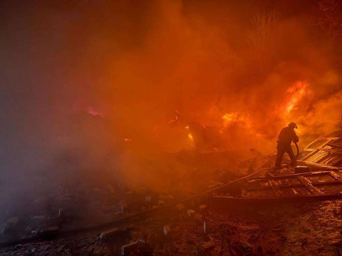 РФ вгатила по найбільшій котельні в Лозовій, місто залишилося без тепла і води (фото)