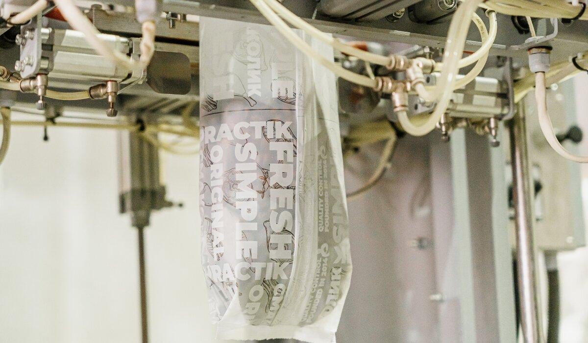 Свіже мʼясо у складі корму для собак і котів: як PRACTIK впроваджує нові стандарти виробництва