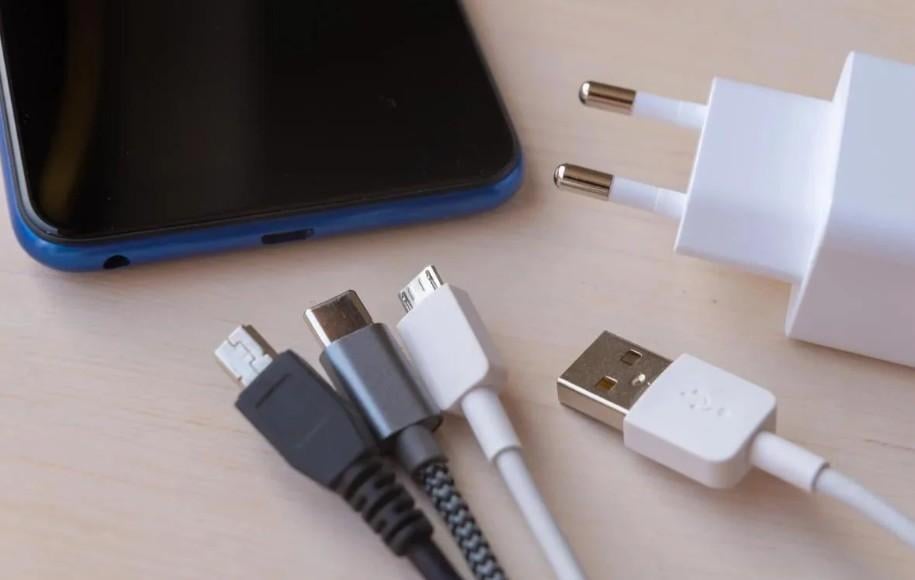 Раздражает, что телефон долго заряжается? Проверьте, не делаете ли вы эти 3 ошибки