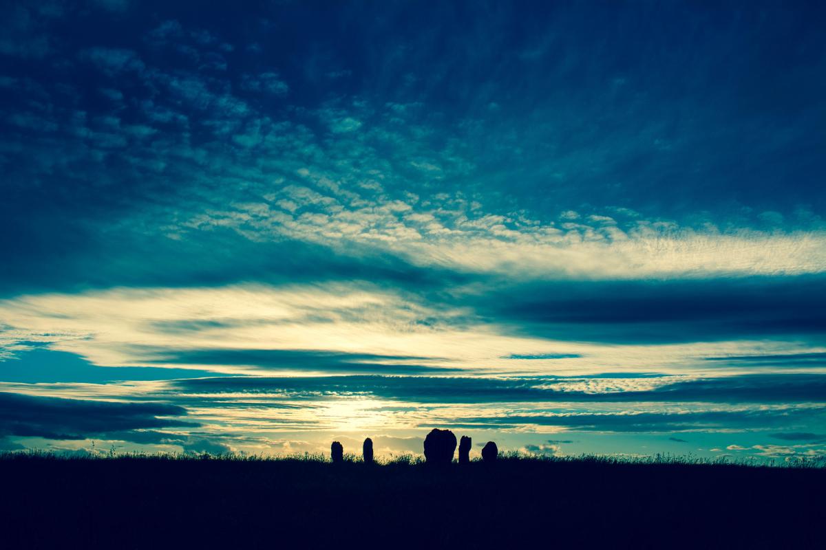 У Британії знаходиться неймовірне камʼяне село, в якому можна зустріти аналог Стоунгенджа