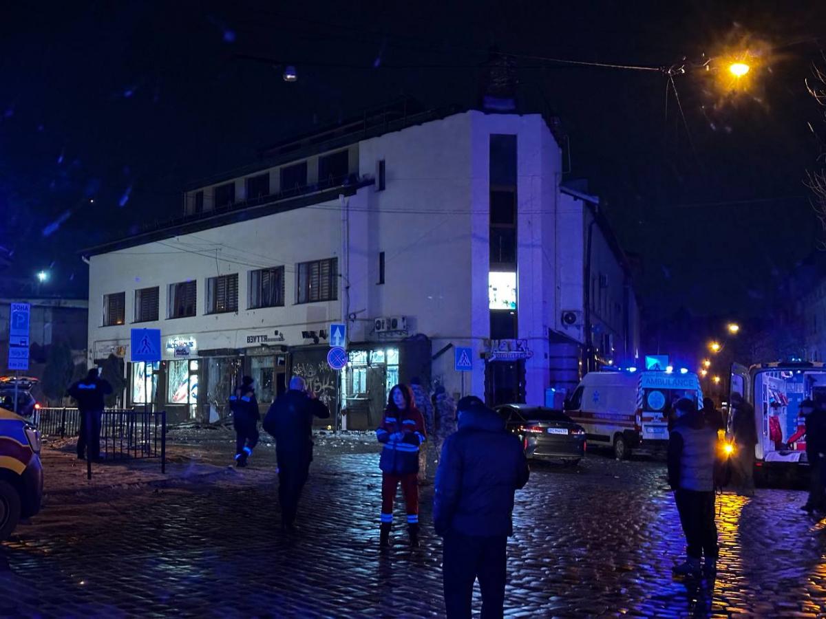 У Львові стався теракт, є загибла та постраждалі поліцейські (відео)
